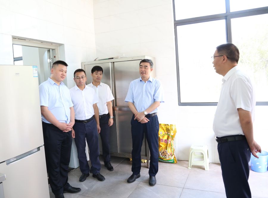 7月12日，蜀道集團(tuán)黨委副書記、董事鄒蔚率隊(duì)赴瀘渝瀘永公司開展2022年半年度安全環(huán)保綜合督查暨防汛減災(zāi)專項(xiàng)督查。 (3).jpg
